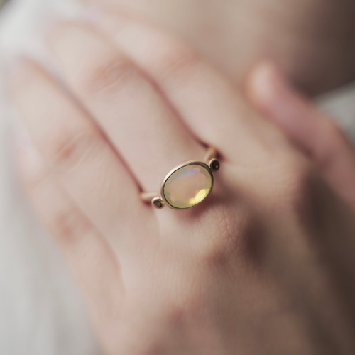 K18/K10】オパールのオーバルリング 猫脚アンティーク風