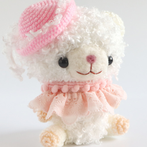もこもこあみぐるみ：ピンクが似合うしろくまちゃん あみぐるみ