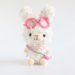 もこもこあみぐるみ：メガネが似合ううさぎちゃん あみぐるみ