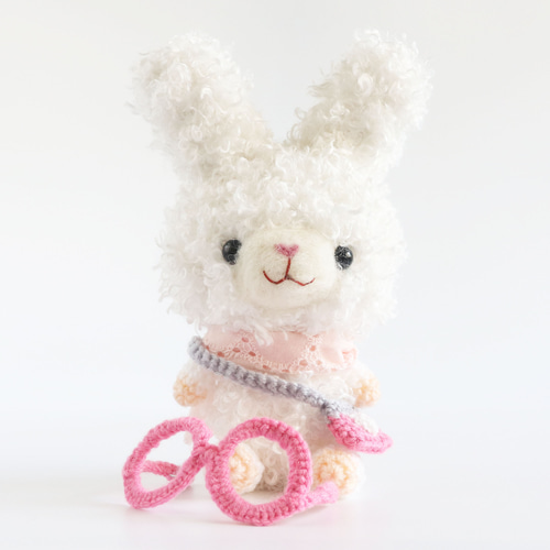 カスタマイズ可能❣️モコモコ毛糸のウサギさんあみぐるみ モコモコ毛糸でうさぎのあみぐるみを作る～完成✨～ - ルイたん