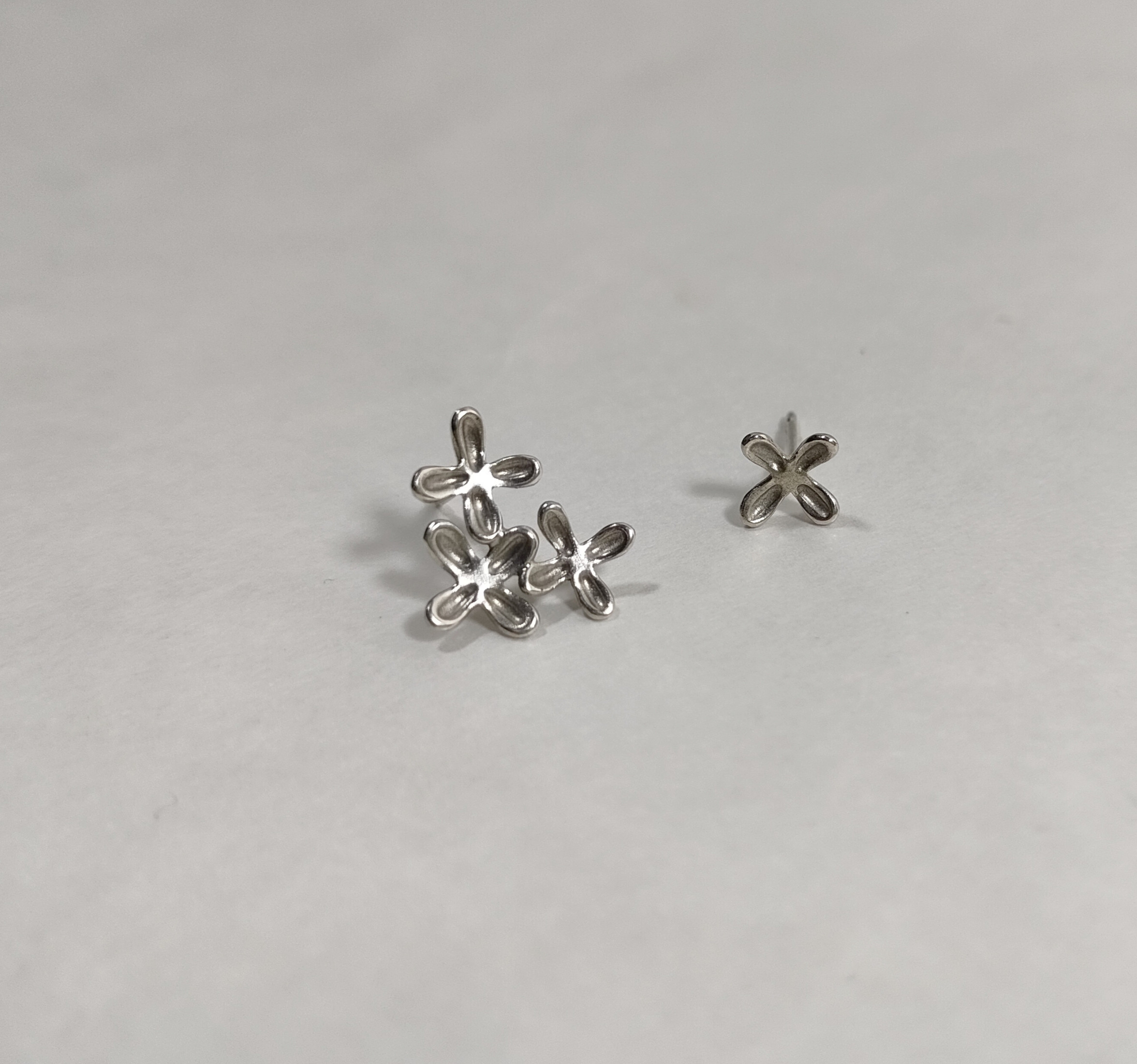 金木犀ピアス  3粒と1粒 no,1