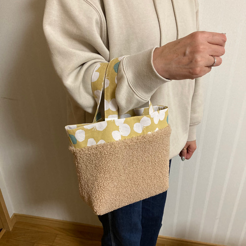 ボア生地のトートバッグ♡ベージュ✖️イエローちょうちょ トート