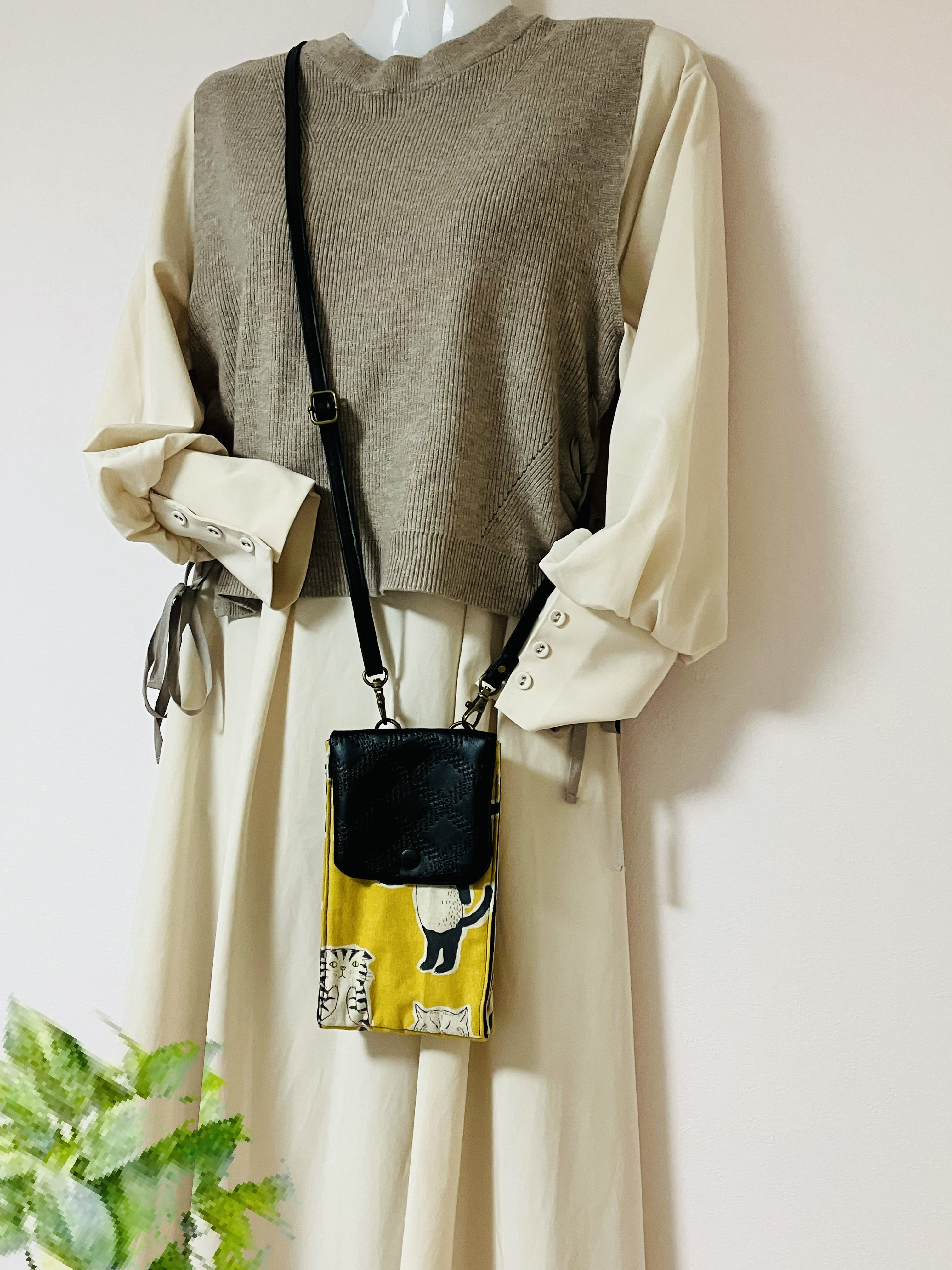 【世界一便利な】携帯ポーチショルダー (ユニークなな猫達♡)