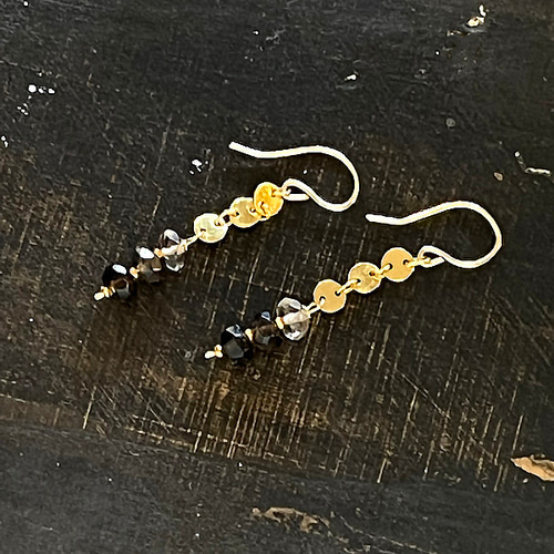 ゴールドディスクとスモーキークォーツのグラデーションピアス 14KGF