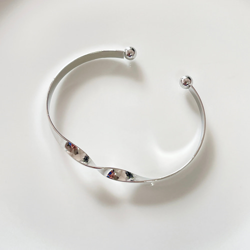 ねじれのニュアンスデザインバングル カーブニュアンス バングル シルバー 【スピード配送】 – Magnolia's Mate