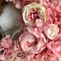 再販　桜色ピンクの夢　薔薇の癒しクレッセントリース  優しい春　ひな祭り　プリザーブドフラワー 2枚目の画像