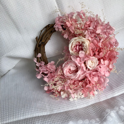 再販　桜色ピンクの夢　薔薇の癒しクレッセントリース  優しい春　ひな祭り　プリザーブドフラワー 1枚目の画像