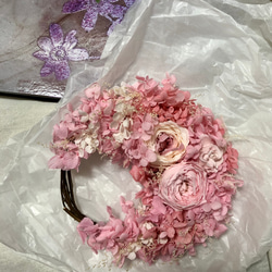 再販　桜色ピンクの夢　薔薇の癒しクレッセントリース  優しい春　ひな祭り　プリザーブドフラワー 4枚目の画像