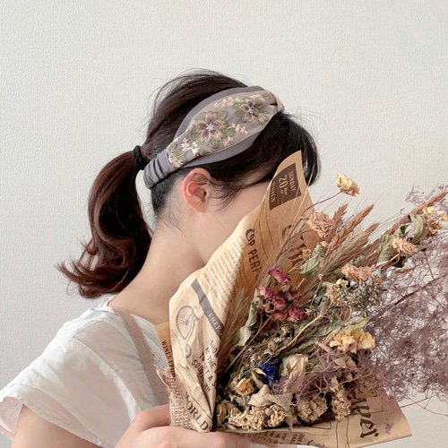 No.5 インド刺繍リボンのヘアバンド ヘアバンド・ターバン Noels Werkstatt 通販|Creema(クリーマ) 14755995 No.5 インド刺繍リボンのヘアバンド ヘアバンド・ターバン Noels Werkstatt 通販|Creema(クリーマ) 14755995