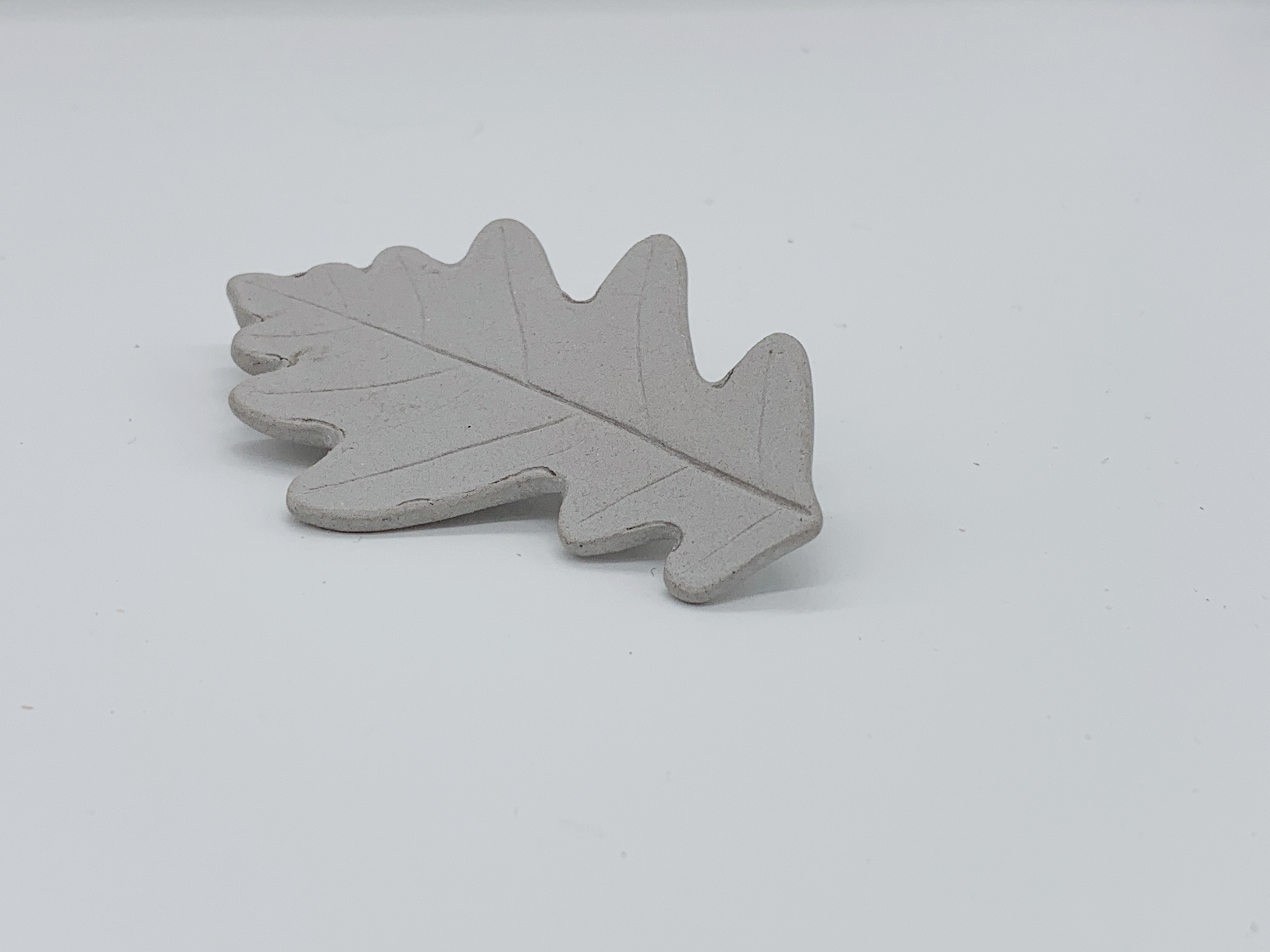 陶器のアロマブローチ　donguri L