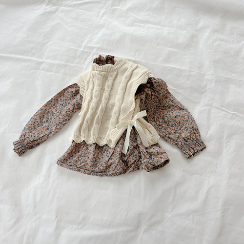 ニットベスト90～130 2色 女の子ベスト 子供服 Shiny 通販｜Creema  