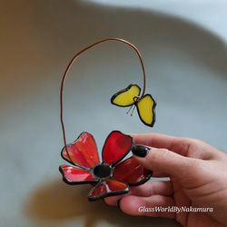 サンキャッチャー　フラワー　赤い花　蝶々　ステンドグラス雑貨　置物　夏の花　季節物　お母さんへのギフト　　送料無料 2枚目の画像