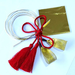 成人式髪飾り単品　赤/ゴールド　成人式  金箔　水引き　タッセル　リボン　結婚式　卒業式　和装　着物　ヘア飾り 1枚目の画像