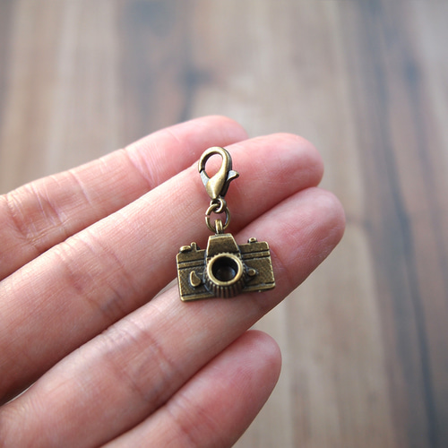 トラベラーズノートを飾るカメラチャーム【アンティークゴールド