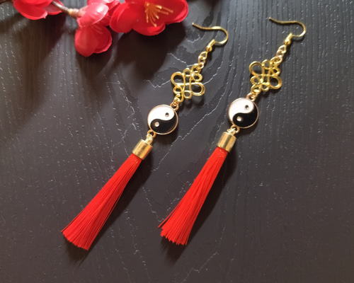チャイナドレス】福とタッセルのピアス(イヤリング)（赤）【中華