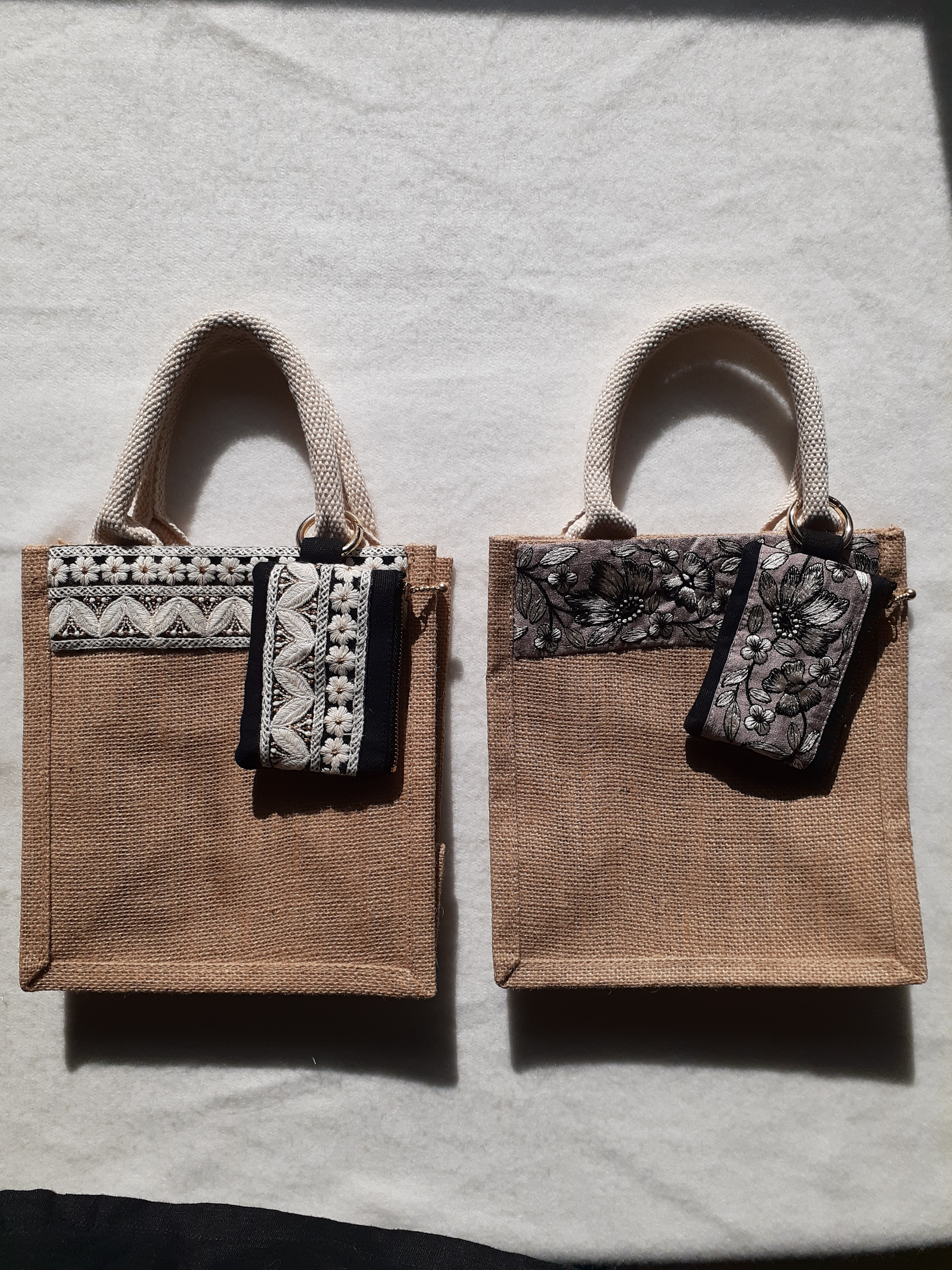 インド刺繍リボン ホワイトフラワー かぎのおうち 無印バッグデコ
