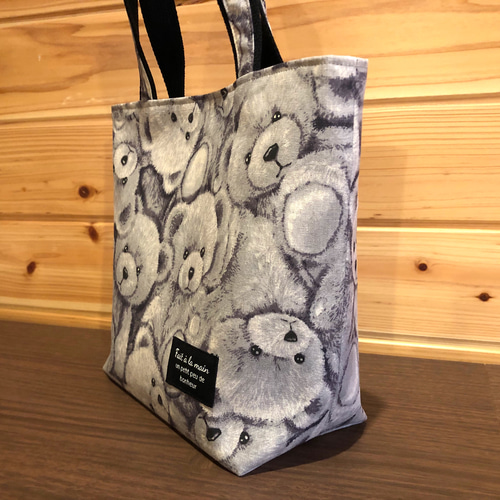 【新品】 クマ トートバッグ 新品 プチプラ】 くま ぬいぐるみ付きトートバッグ かわいい