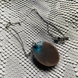 キラキラ地層ペンダント　ネックレス　レジン　水　クリスタル 5枚目の画像