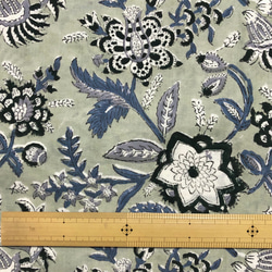 [50cm單位]灰色黑色白色花朵印度手工塊印花織物紡織品 第6張的照片