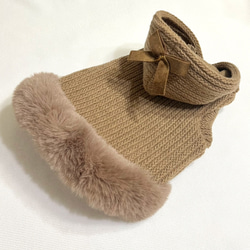 犬服　メリヤス編み風ウールニットのファー付きパーカータンクトップ（モカ色） 1枚目の画像
