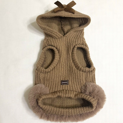 犬服　メリヤス編み風ウールニットのファー付きパーカータンクトップ（モカ色） 2枚目の画像