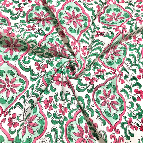 [50cm單位]白色粉紅色花綠葉印度手工塊印花織品 第2張的照片