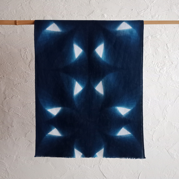 「I.R Tri-tangle」　藍染め　手ぬぐい 2枚目の画像