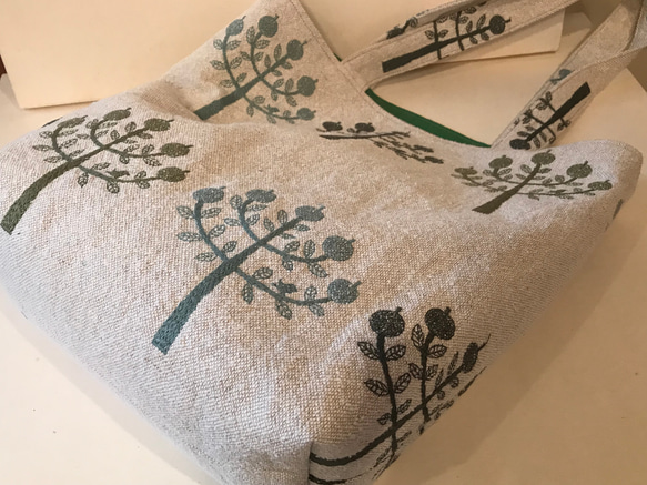 りんご　ハンドメイド まあるいポーチ ミナペルホネン生地使用♪ minä perhonenミナペルホネンタンバリン】今度ははぎれでまある