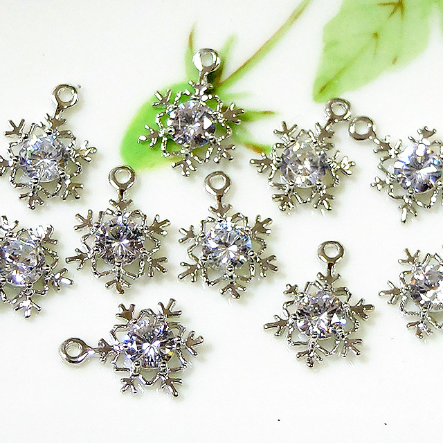 ☆匿名配送☆特価☆新品キュービックジルコニア シルバー雪結晶チャーム シルバー雪結晶チャーム ☆匿名配送☆特価☆新品キュービックジルコニア