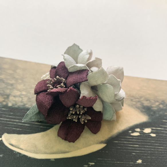 チョコレートコスモス＆紫陽花のクリップ&コサージュ 2枚目の画像