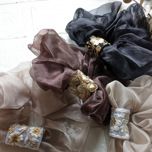 インド刺繍りぼんシュシュブラックゴールドハンドメイド