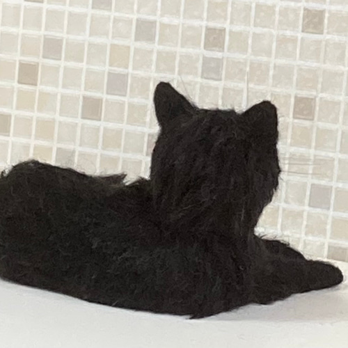 サンプルページ 見上げるポーズ ハチワレ ブチ 白黒 猫ちゃん 羊毛