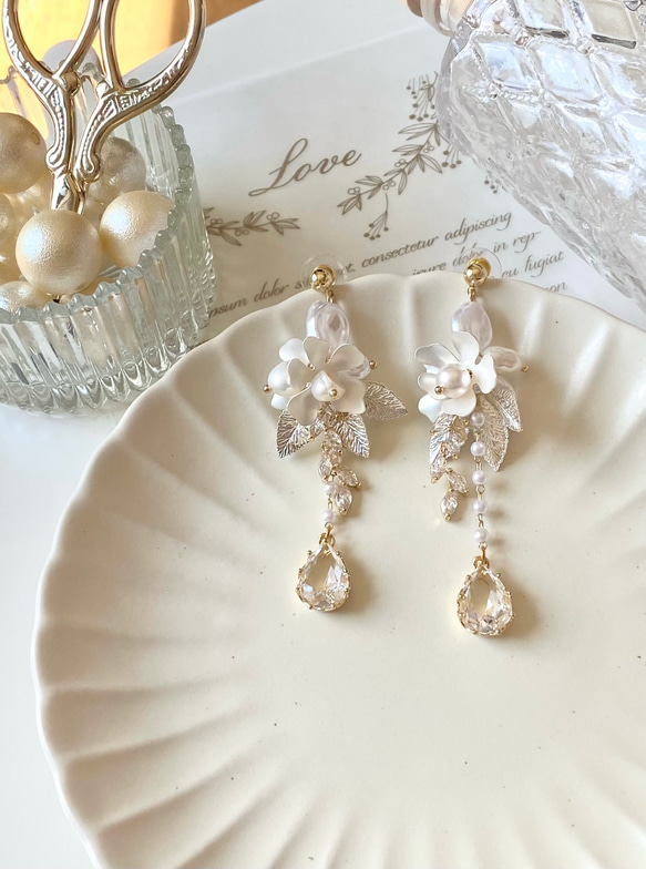 珍珠水晶/ 結婚耳婚/ 垂直耳環/婚嫁首飾//派對耳環/wedding earrings 第1張的照片