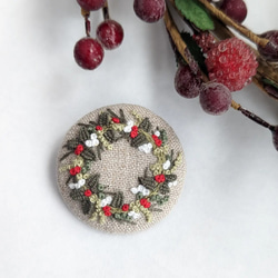 《受注製作》クリスマス限定　刺繍ブローチ　Xmas wreath 1枚目の画像