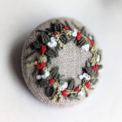 《受注製作》クリスマス限定　刺繍ブローチ　Xmas wreath 2枚目の画像