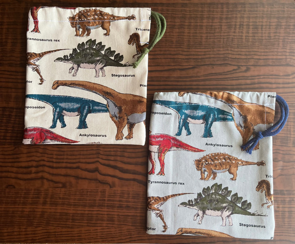 専用★ラスト★ハンドメイド✳︎巾着　恐竜柄グレー　コップ袋などに♩母made品 恐竜 巾着袋 ベージュ グレー 入園入学 給食袋 cojimegu 通販 14759885