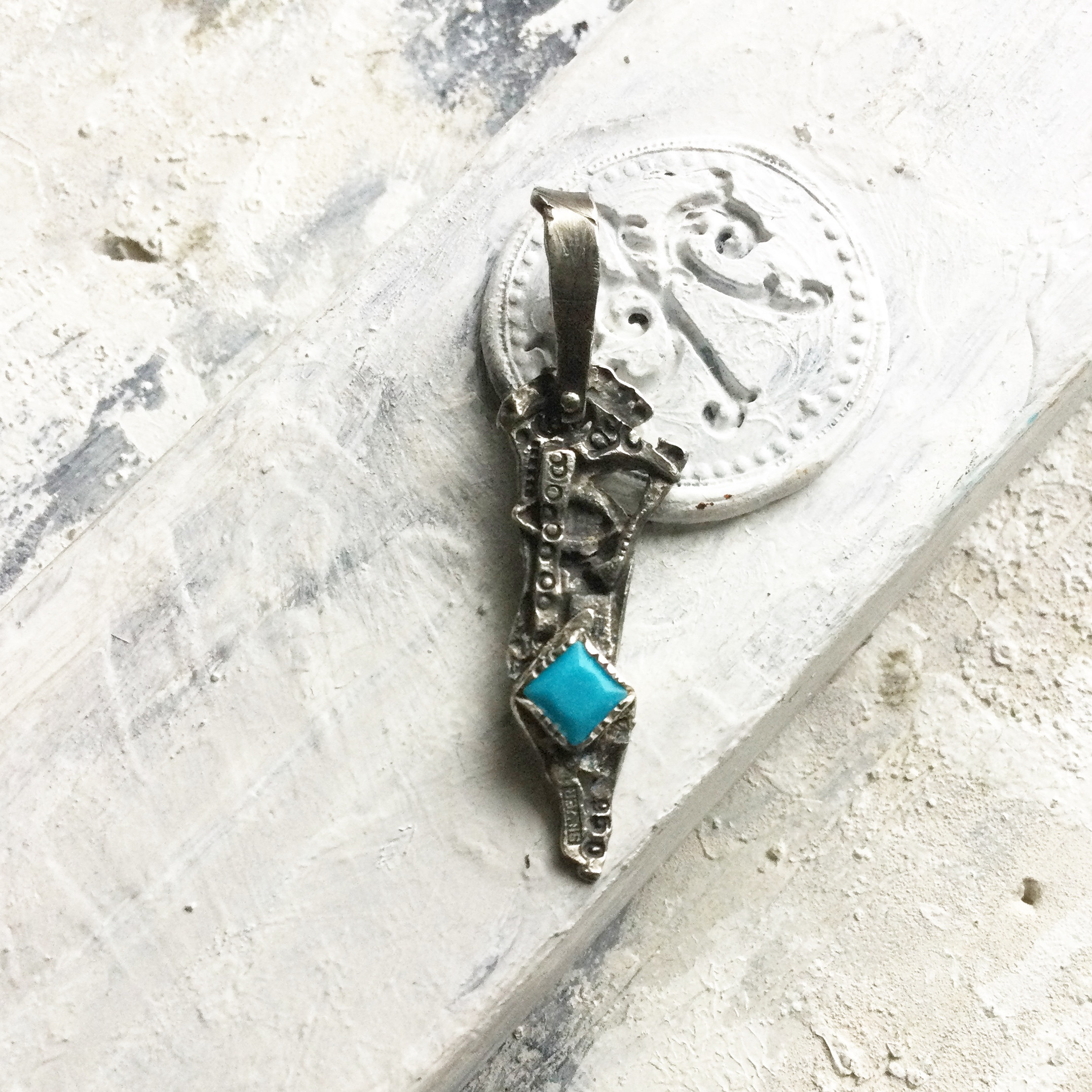 TTペンダント　長め三角　ターコイズ