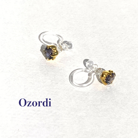 ［Creema限定］天然石アイオライト（4mm）の一粒イヤリング/ピアス 6枚目の画像