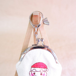メリークリスマス♪ミニがま口キーホルダー～クリスマス・サンタさん刺繍  ※受注生産 3枚目の画像