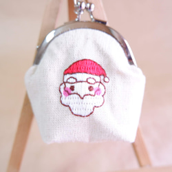 メリークリスマス♪ミニがま口キーホルダー～クリスマス・サンタさん刺繍  ※受注生産 2枚目の画像