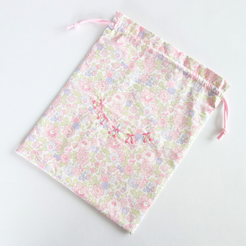 リバティ 巾着袋 さくらんぼ刺繍 Betsy ベッツィ 体操服袋・お着替え袋