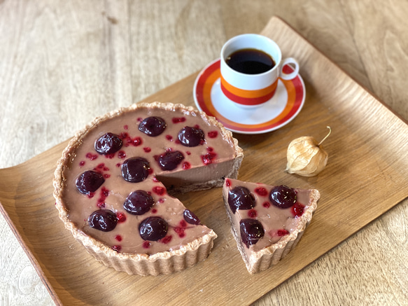NEW「ダークチェリーのチョコレートづくしのタルト」 ケーキ 江ノ電が