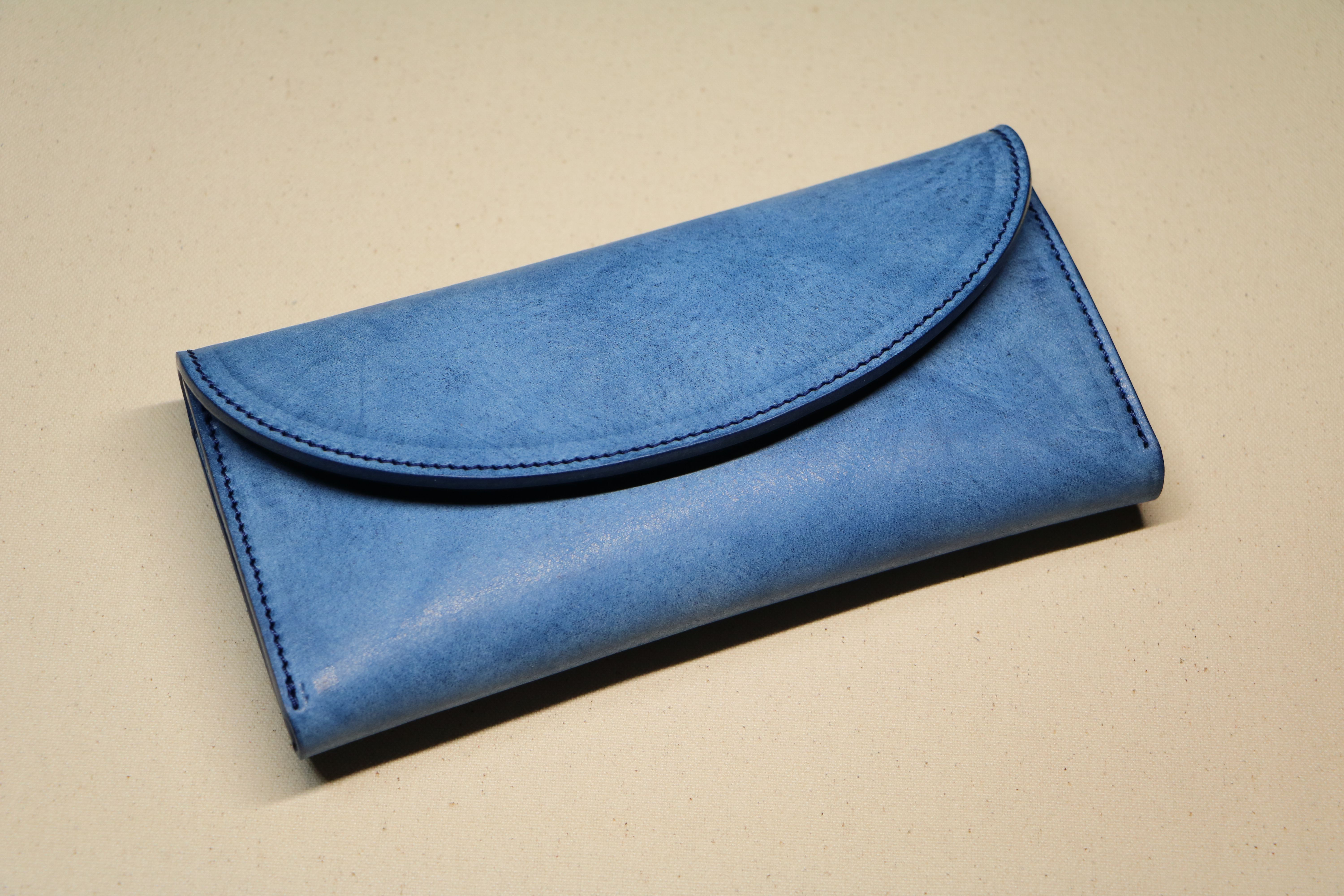 【収納たっぷり丸フラップ長財布】アラスカレザー ブルー EA-008