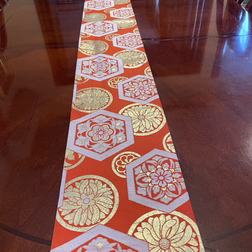 豪華刺繍の可愛い七五三の帯リメイク 正絹テーブルランナー1680 豪華刺繍の可愛い七五三の帯リメイク 正絹テーブルランナー1680