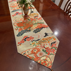 豪華刺繍の花嫁衣裳の丸帯リメイク タッセル付きの正絹テーブル