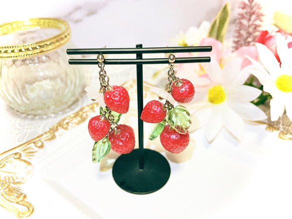 3連艶いちごのピアス イヤリング♡ ピアス（その他） あゆみん 