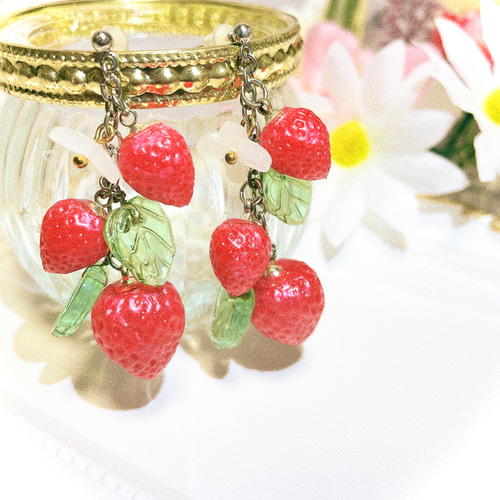 3連艶いちごのピアス イヤリング♡ ピアス（その他） あゆみん 