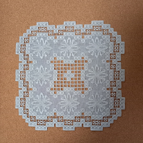 受注制作】北欧ハーダンガー刺繍 テーブルファブリック ドイリー 渋め