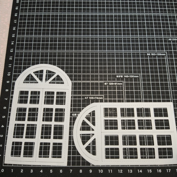 ダイカット オフホワイト色 窓 10枚 ペーパークラフト アルバム コラージュ 2枚目の画像