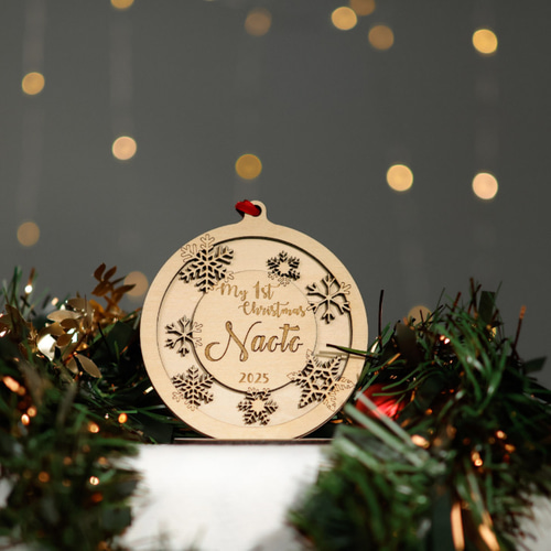8ミリ厚☆2層の木製クリスマスオーナメント 雪の結晶 名入れ 年号刻印